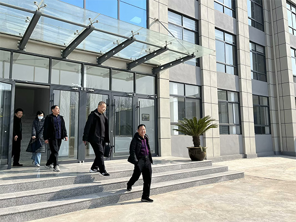 Director Wang Ping and other leaders from the Animal Husbandry Bureau came to ou